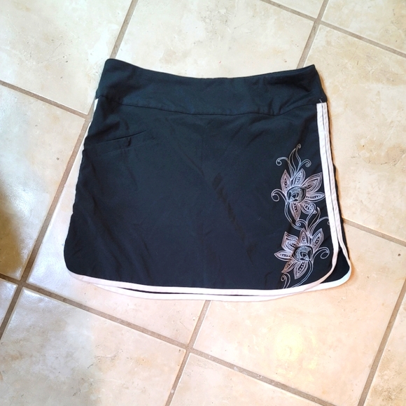 Athleta Pants - Athleta black skort or skirt
